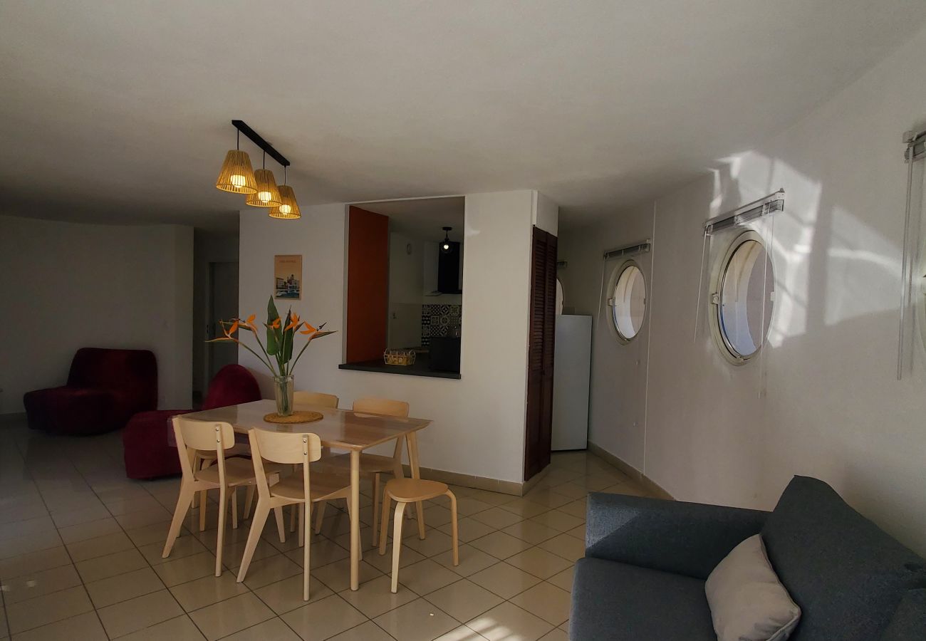 Apartamento en Fréjus - Port-Fréjus, LE NADIR, en los muelles, gran apartamento de 2 habitaciones, 51 m2, 4/5 plazas, aparcamiento, acceso cercano a las playas, balcón, para una estancia agradable al sol, relax y ocio.