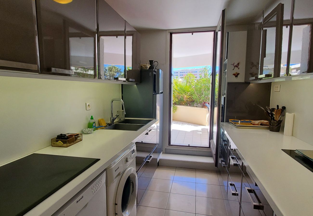 Apartamento en Fréjus - LA MIOUGRANO, T3, 4-6 personas, 70m2, gran terraza sin vecinos, aire acondicionado, garaje, piscina