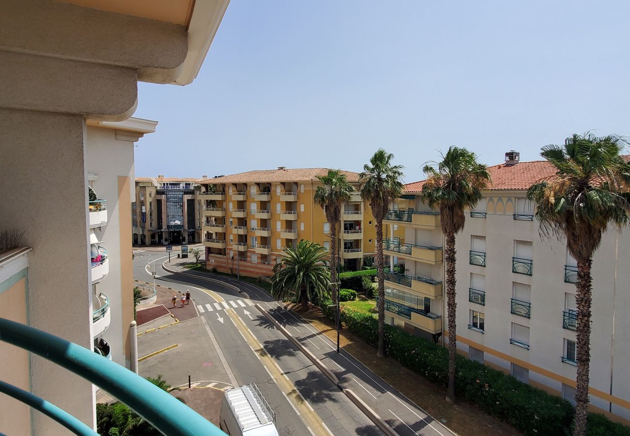 Apartamento en Fréjus - Port-Fréjus, Le Cesarée, a 100 m de las playas, T2, 30 m2, 4 personas, aire acondicionado, piscina, aparcamiento privado