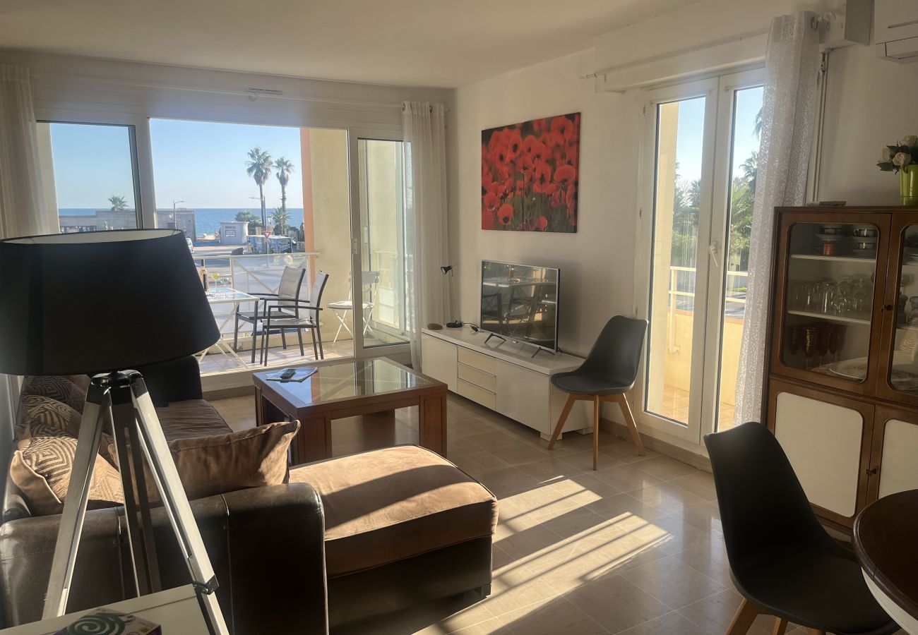 Appartamento a Fréjus - Port FREJUS Eccezionale appartamento di 3 stanze di 64 m2 Balcone vista mare, climatizzato, con piscina WIFI 6 Persone