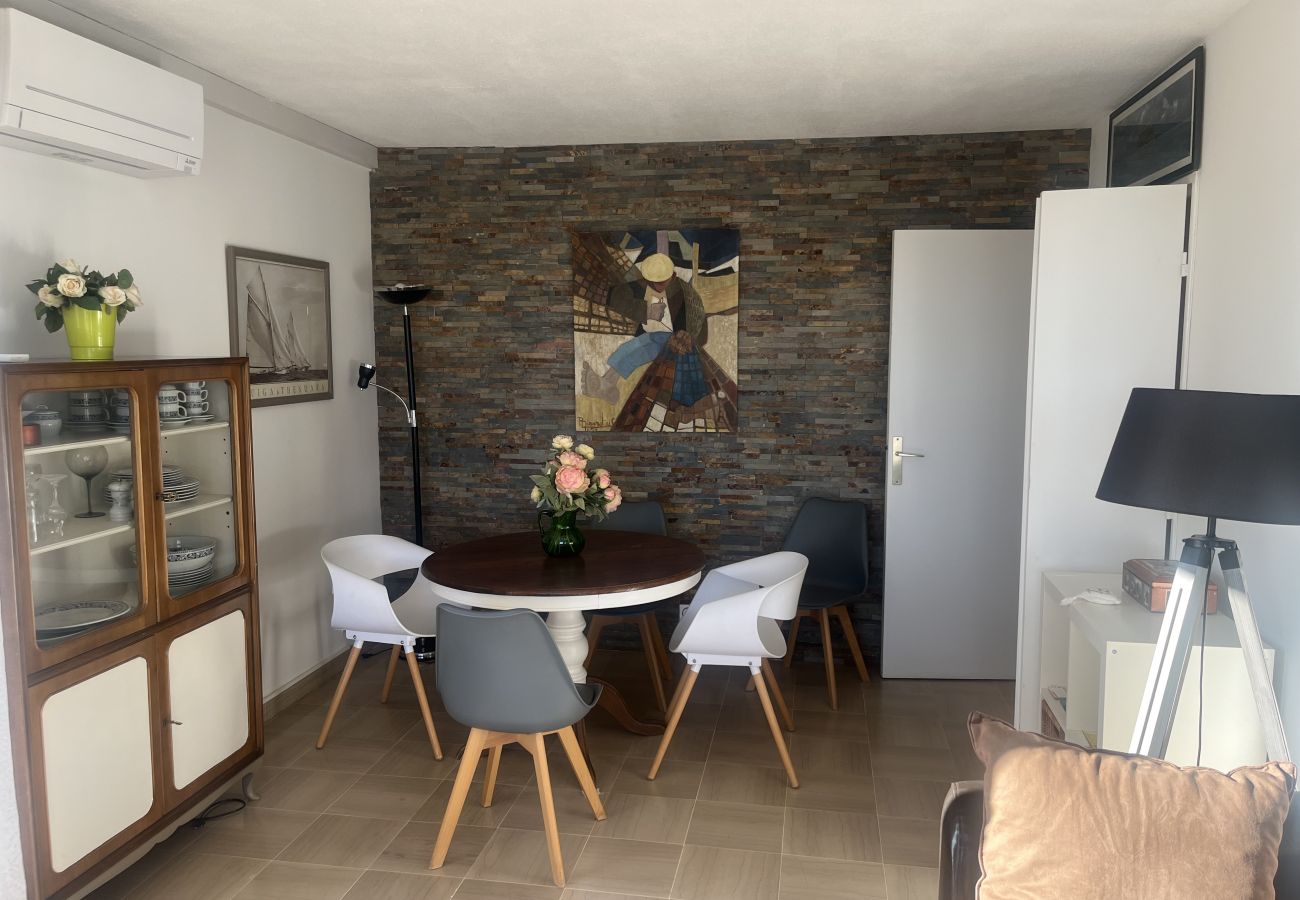 Appartamento a Fréjus - Port FREJUS Eccezionale appartamento di 3 stanze di 64 m2 Balcone vista mare, climatizzato, con piscina WIFI 6 Persone