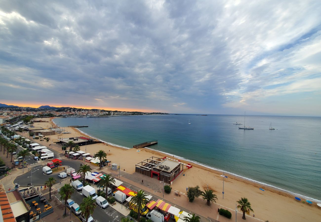 Appartamento a Fréjus - FREJUS PLAGE Tour Mediterranée  10° Piano T2 180° vista mare Parcheggio