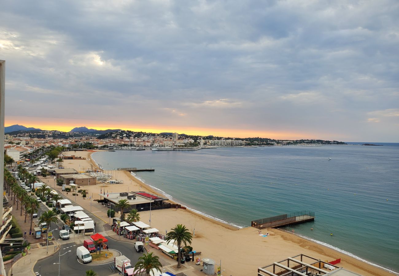 Appartamento a Fréjus - FREJUS PLAGE Tour Mediterranée  10° Piano T2 180° vista mare Parcheggio