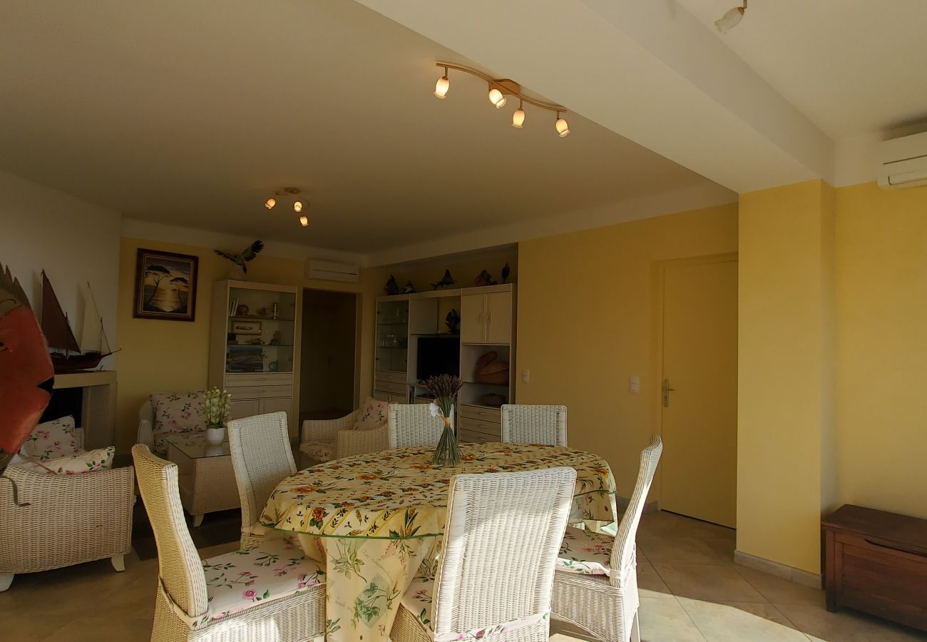 Appartamento a Fréjus - Port Fréjus limit base nature Villa al 1° piano capacità 8/9 persone, 4 camere da letto di cui 3 suite parentali climatizzate, terrazza, parcheggio, vista mare accesso diretto alla spiaggia