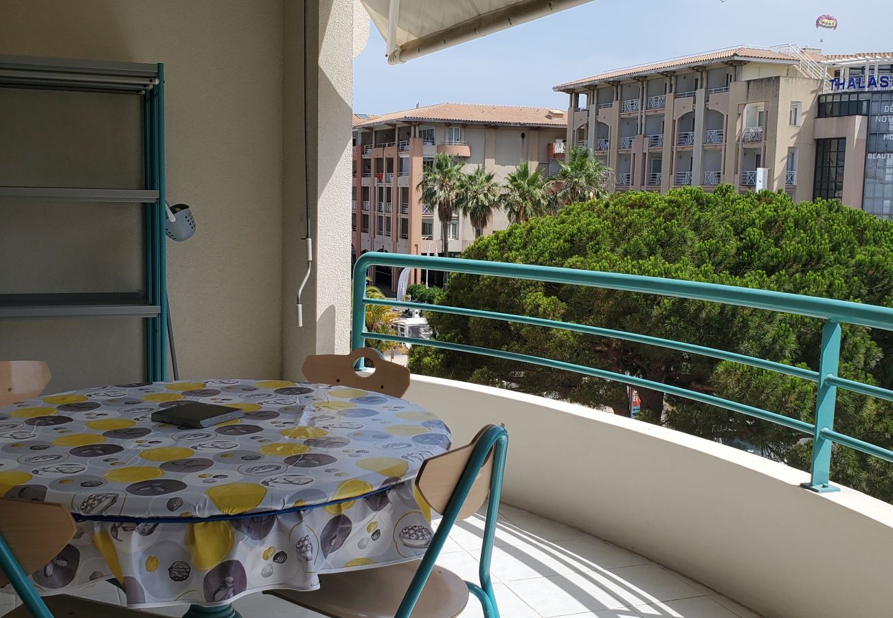 Appartamento a Fréjus - Port-Frejus, aperto, 2 camere, 40m2, aria condizionata, 4 persone. ampio balcone di 12m2, piscina, spiagge a 100 metri, parcheggio