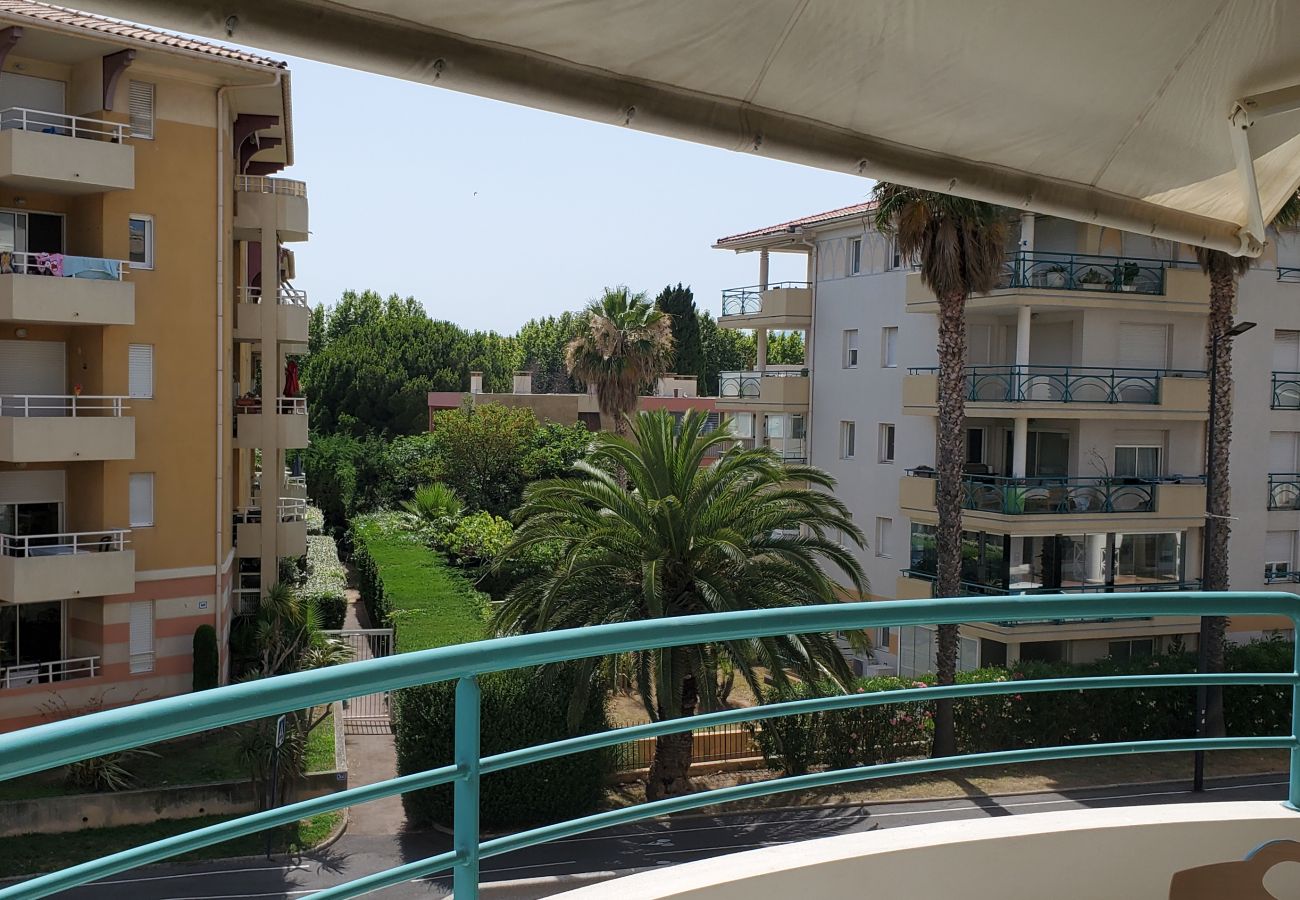 Appartamento a Fréjus - Port-Frejus, aperto, 2 camere, 40m2, aria condizionata, 4 persone. ampio balcone di 12m2, piscina, spiagge a 100 metri, parcheggio