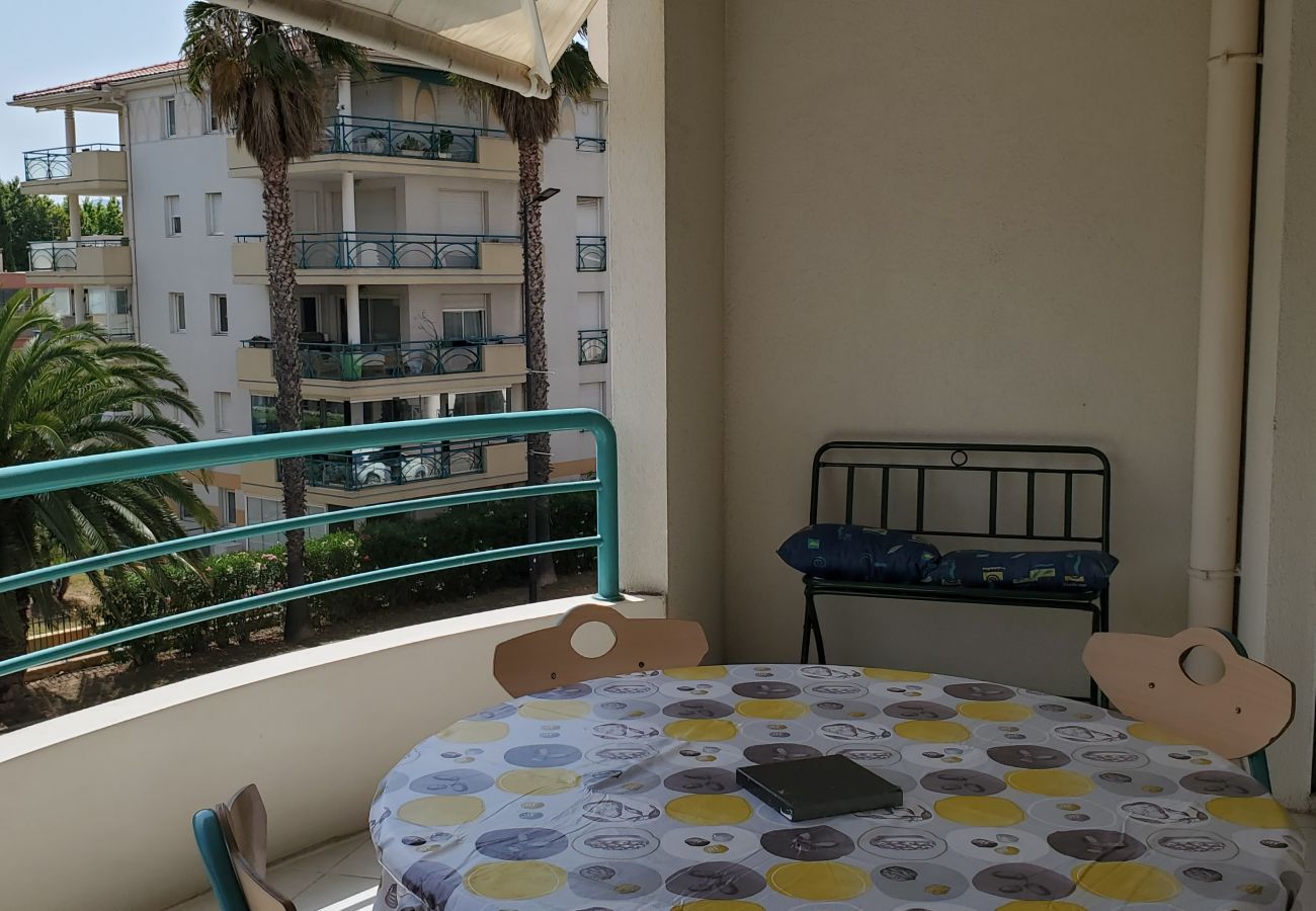 Appartamento a Fréjus - Port-Frejus, aperto, 2 camere, 40m2, aria condizionata, 4 persone. ampio balcone di 12m2, piscina, spiagge a 100 metri, parcheggio