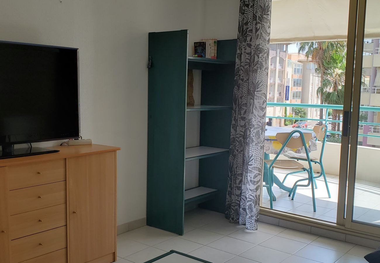 Appartamento a Fréjus - Port-Frejus, aperto, 2 camere, 40m2, aria condizionata, 4 persone. ampio balcone di 12m2, piscina, spiagge a 100 metri, parcheggio