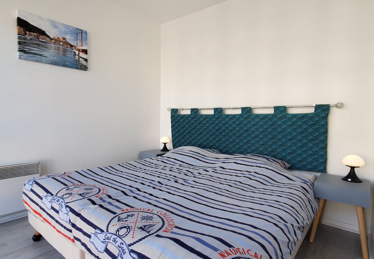 Appartamento a Fréjus - Port-Fréjus, Cesaree Borghèse, 2/3 locali 52m2, 4 posti letto, piscina, aria condizionata, parcheggio, accesso vicino alla spiaggia, ampio balcone per un piacevole soggiorno al sole, relax e svago