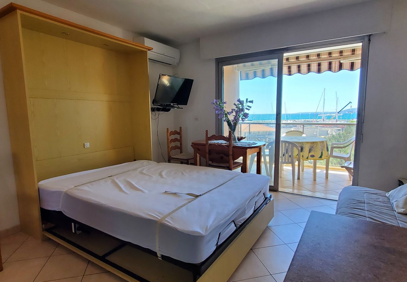 Studio a Fréjus - LE CAPITOLE, vista mare, cabina monolocale 27m2 fronte mare, 2 adulti, 2 bambini, aria condizionata e garage