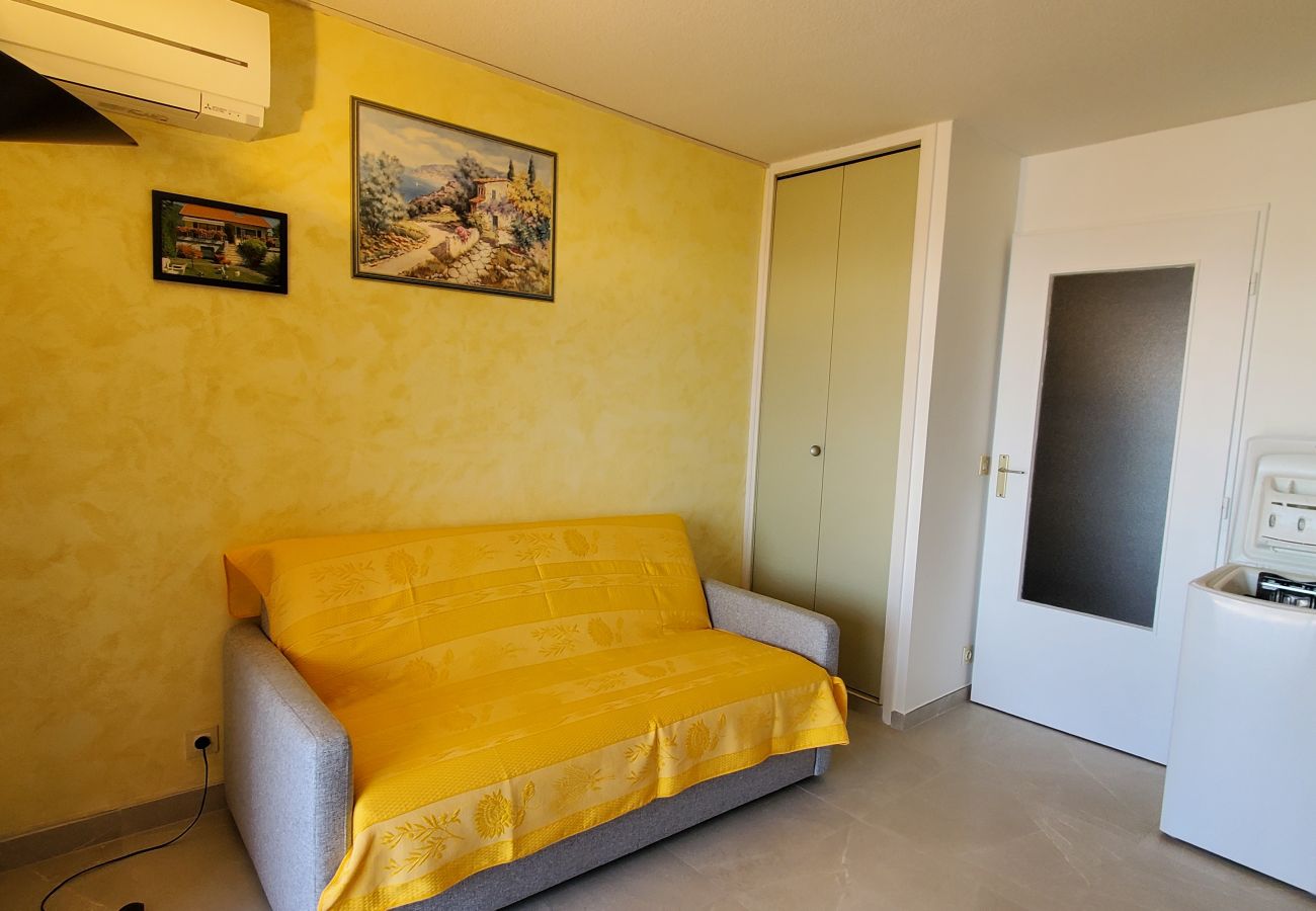 Appartamento a Fréjus - LE CAPITOLE, vista mare, cabina monolocale 27m2 fronte mare, 2 adulti, 2 bambini, aria condizionata e garage