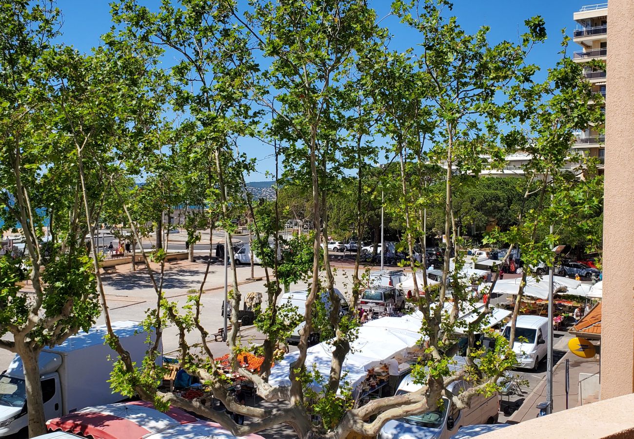 Appartamento a Fréjus - Fréjus-Plage, 110m2, 3 camere da letto, 6 persone, fronte mare, aria condizionata e garage doppio