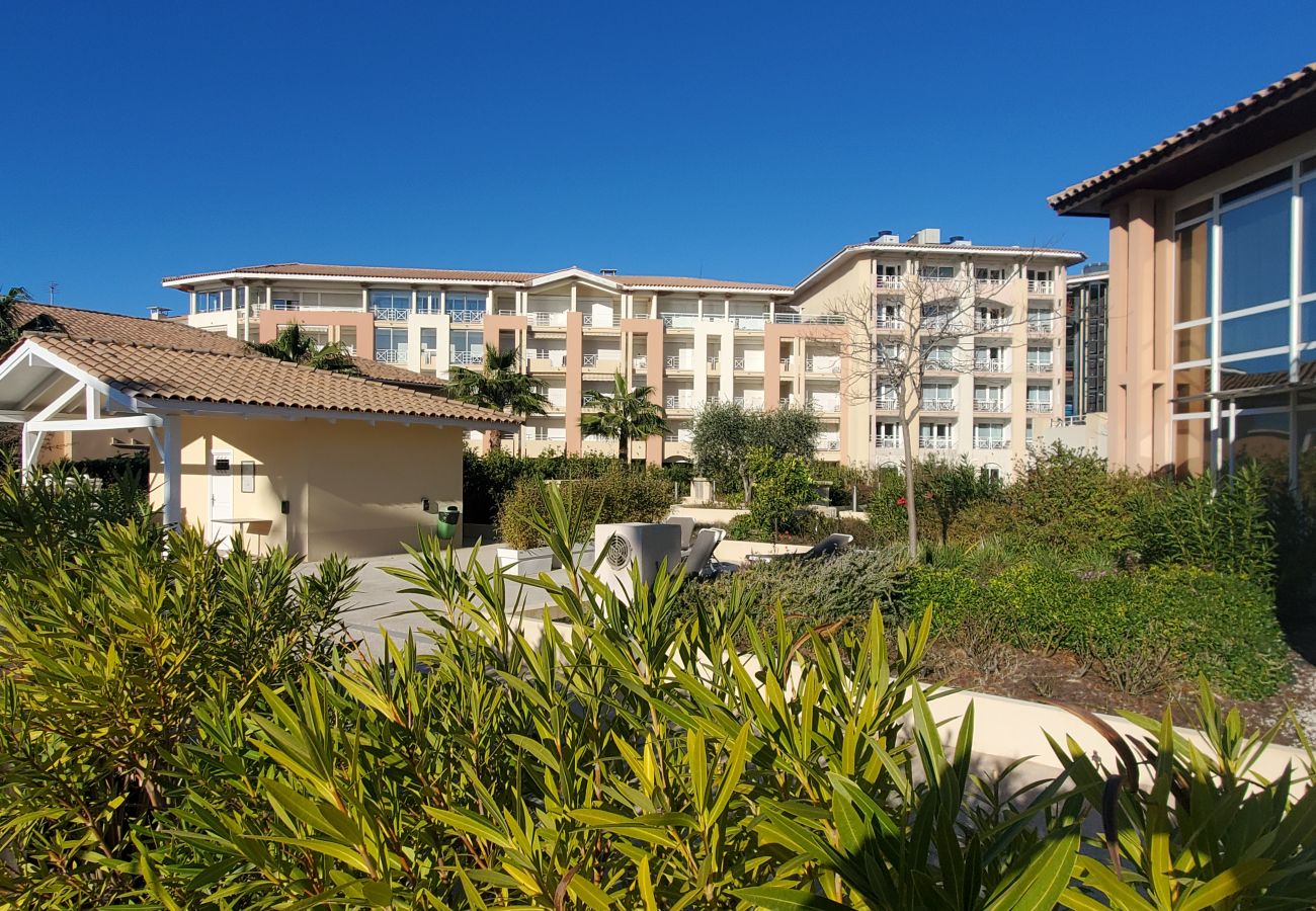 Appartamento a Fréjus - CAP HERMES, Splendida vista sul porto, 2/3 camere, capacità 5/6 persone, aria condizionata, parcheggio privato, accesso alla piscina e alla spiaggia