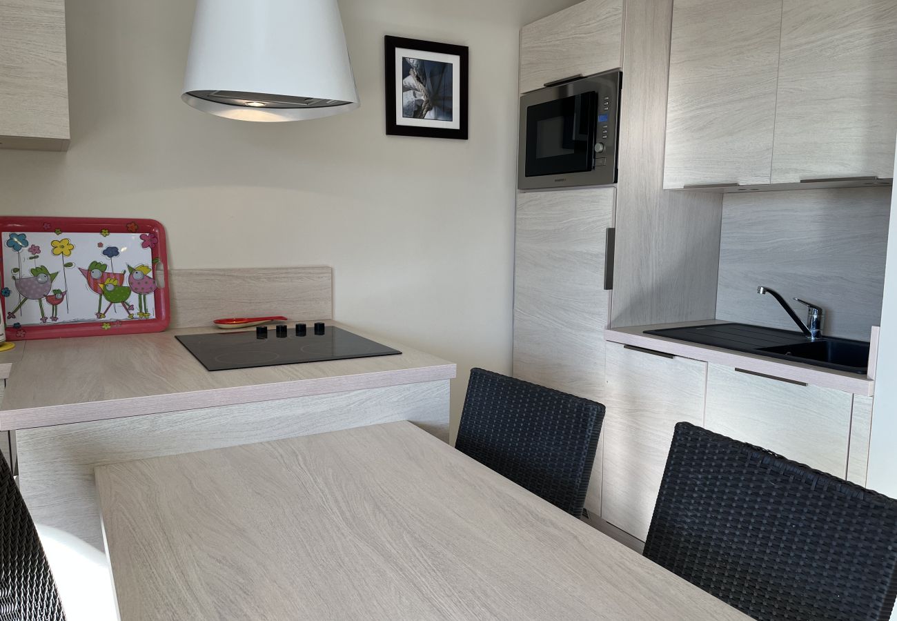 Appartamento a Fréjus - Residence Cap Hermès, T2/3, 40m2, 4-5 persone, ampia terrazza vista mare, aria condizionata, parcheggio privato, piscina