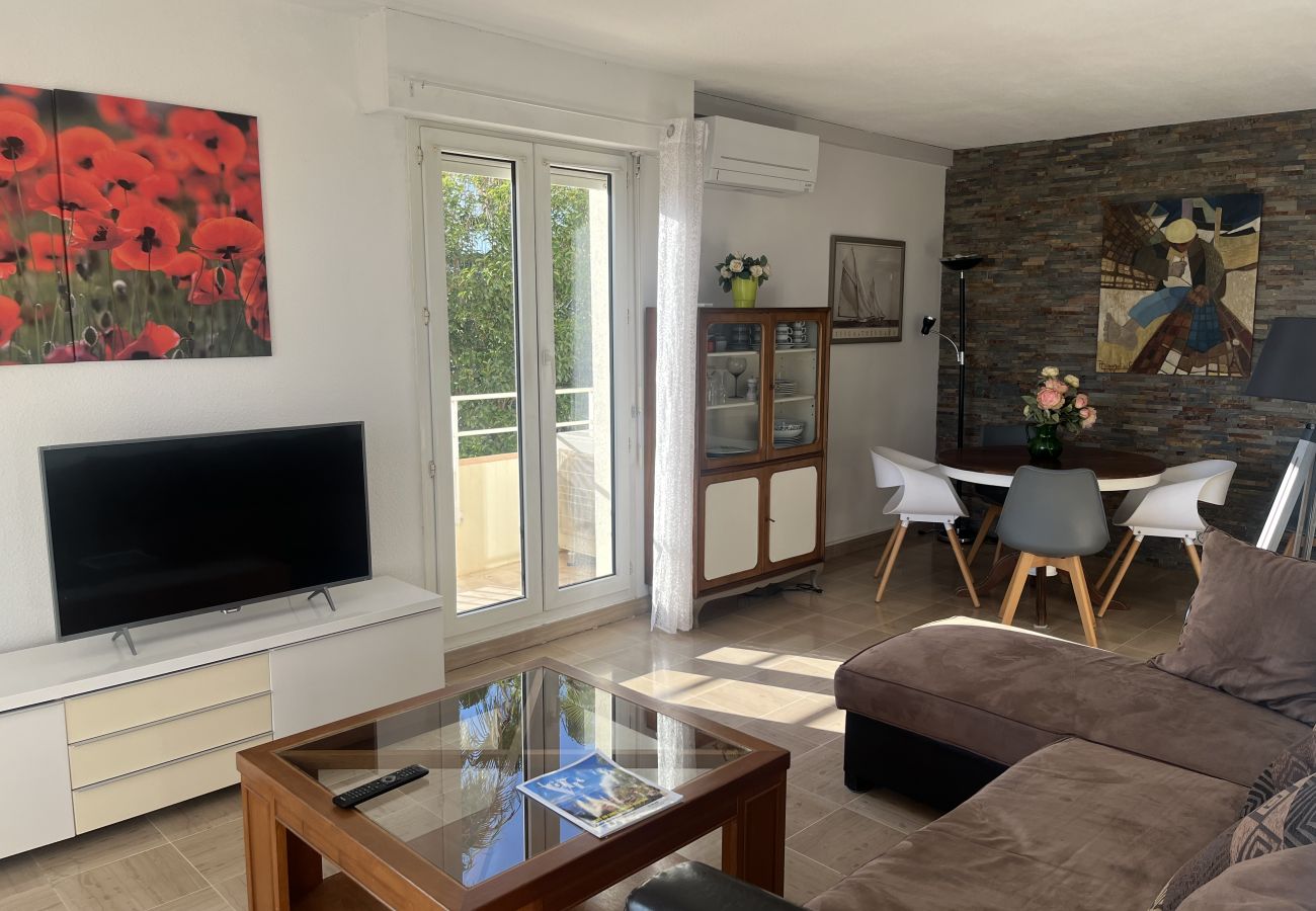 Appartement à Fréjus - Port FREJUS Appartement d'exception  3 Pièces de 64 m2 Balcon vue mer, climatisé, avec piscine WIFI 6 Personnes