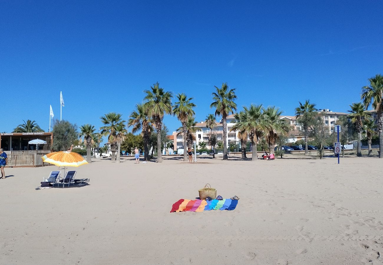 Appartement à Fréjus - Port FREJUS Appartement d'exception  3 Pièces de 64 m2 Balcon vue mer, climatisé, avec piscine WIFI 6 Personnes