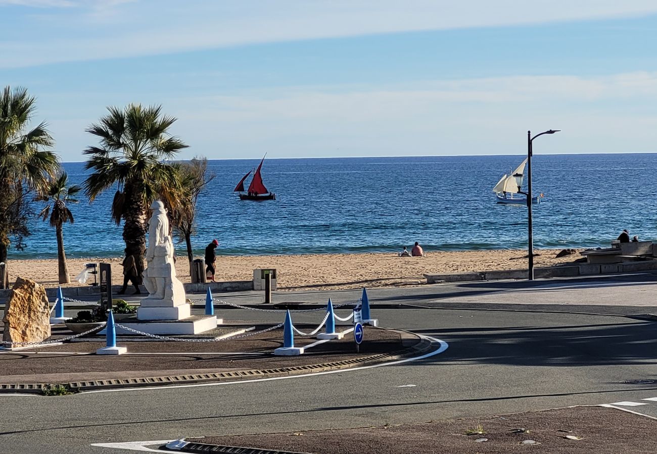 Appartement à Fréjus - Port FREJUS Appartement d'exception  3 Pièces de 64 m2 Balcon vue mer, climatisé, avec piscine WIFI 6 Personnes