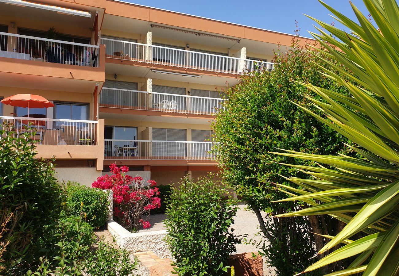 Studio à Saint Raphael - SAINT RAPHAEL La Péguière Face à la plage Vue mer, Grand studio 36m2, 4 personnes balcon, parking 