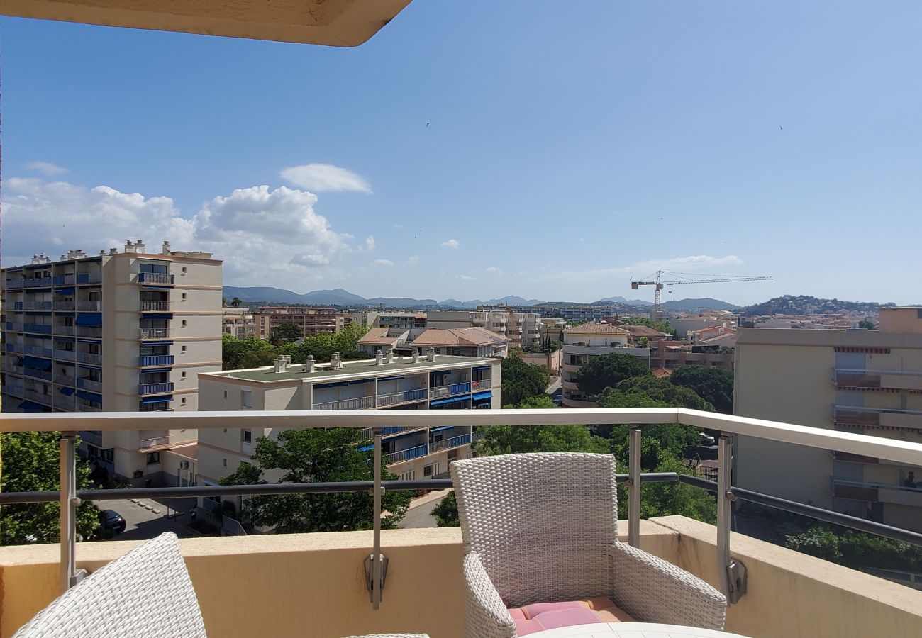 Appartement à Fréjus - FREJUS PLAGE La Miougrano T1 Bis 36m2 Piscine - Plage à 150m Beau balcon 4 Personnes