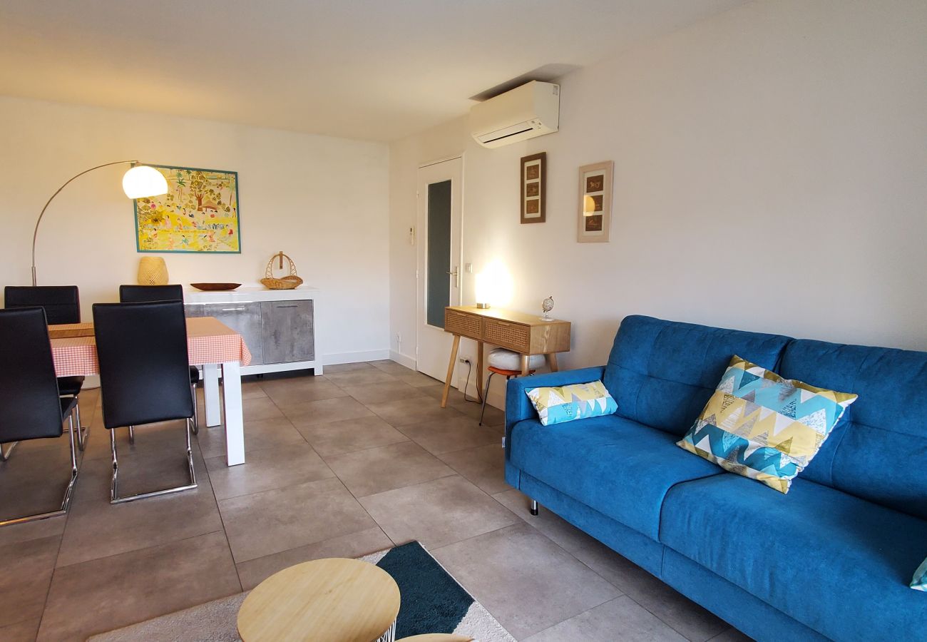 Appartement à Fréjus - LA MIOUGRA NO Fréjus-Plage :Superbe T2, 47 m2 climatisé,wifi/box fibre,200 m des plages, vue piscine et jardin, parking