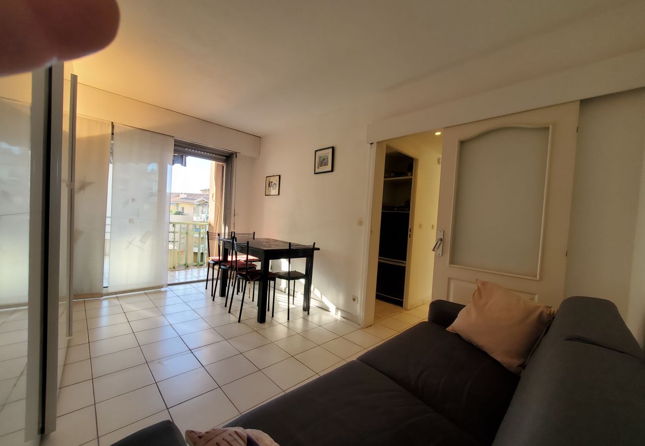 Appartement à Fréjus - Port FREJUS T2 39m2 climatisé Belle terrasse Vue jardin Wifi Parking 4 Personnes