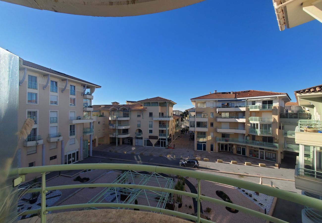 Appartement à Fréjus - Port FREJUS T2 39m2 climatisé Belle terrasse Vue jardin Wifi Parking 4 Personnes