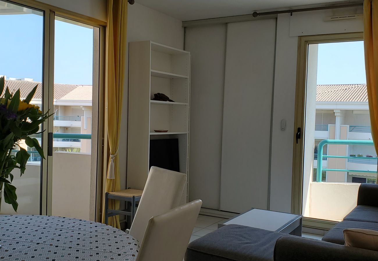 Appartement à Fréjus - Port-Frejus, Open, 2 pieces, 42m2, climatise, balcon vue sur piscine et jardin, parking 