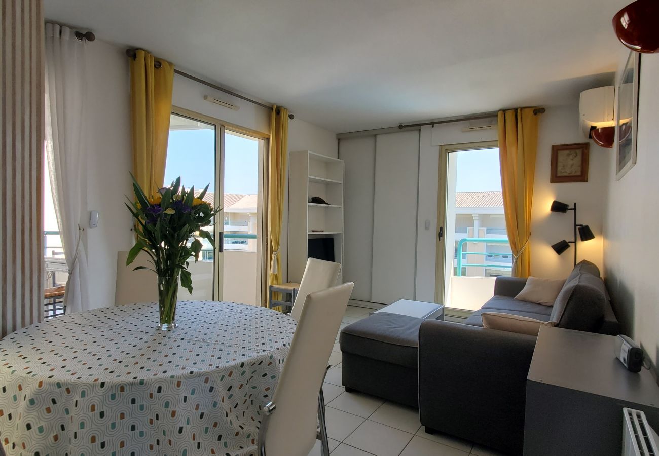 Appartement à Fréjus - Port-Frejus, Open, 2 pieces, 42m2, climatise, balcon vue sur piscine et jardin, parking 