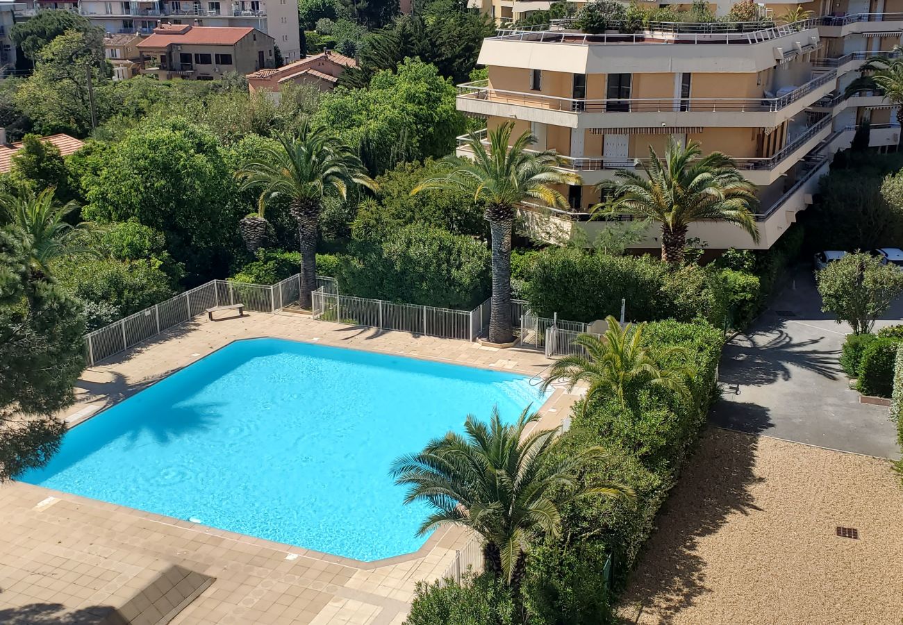 Appartement à Fréjus - Fréjus-Plage, La MIOUGRANO, T2 48m2, 4 pers, vue sur jardin et piscine, parking privatif