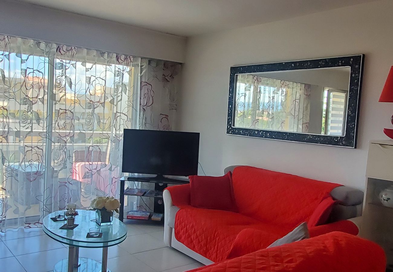 Appartement à Fréjus - Fréjus-Plage, La MIOUGRANO, T2 48m2, 4 pers, vue sur jardin et piscine, parking privatif