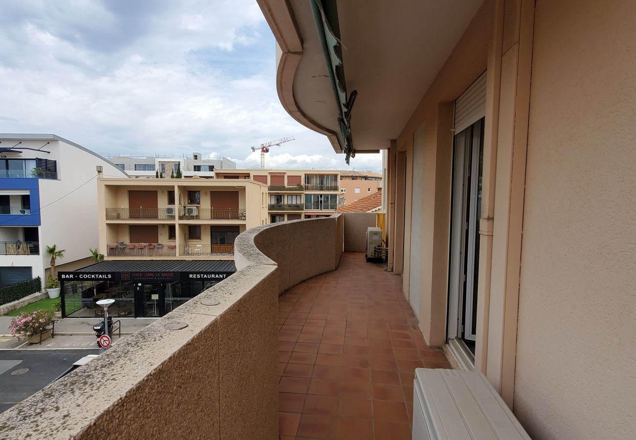 Appartement à Fréjus - Fréjus-Plage, 110m2, 3 chambres, 6 personnes, face mer, clim et garage double