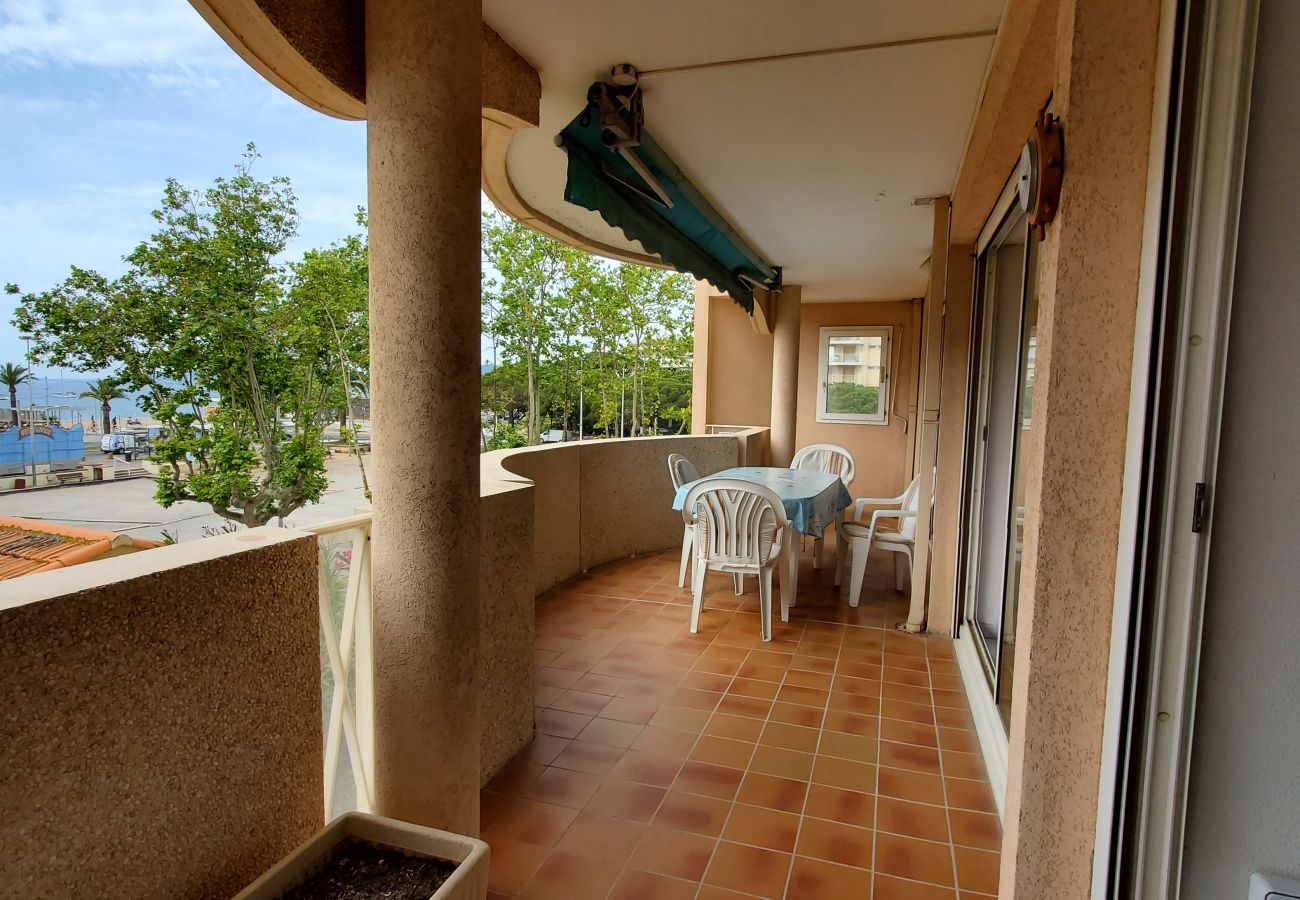 Appartement à Fréjus - Fréjus-Plage, 110m2, 3 chambres, 6 personnes, face mer, clim et garage double