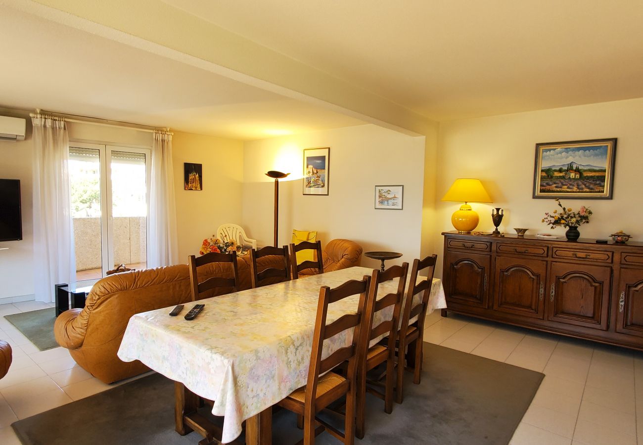 Appartement à Fréjus - Fréjus-Plage, 110m2, 3 chambres, 6 personnes, face mer, clim et garage double