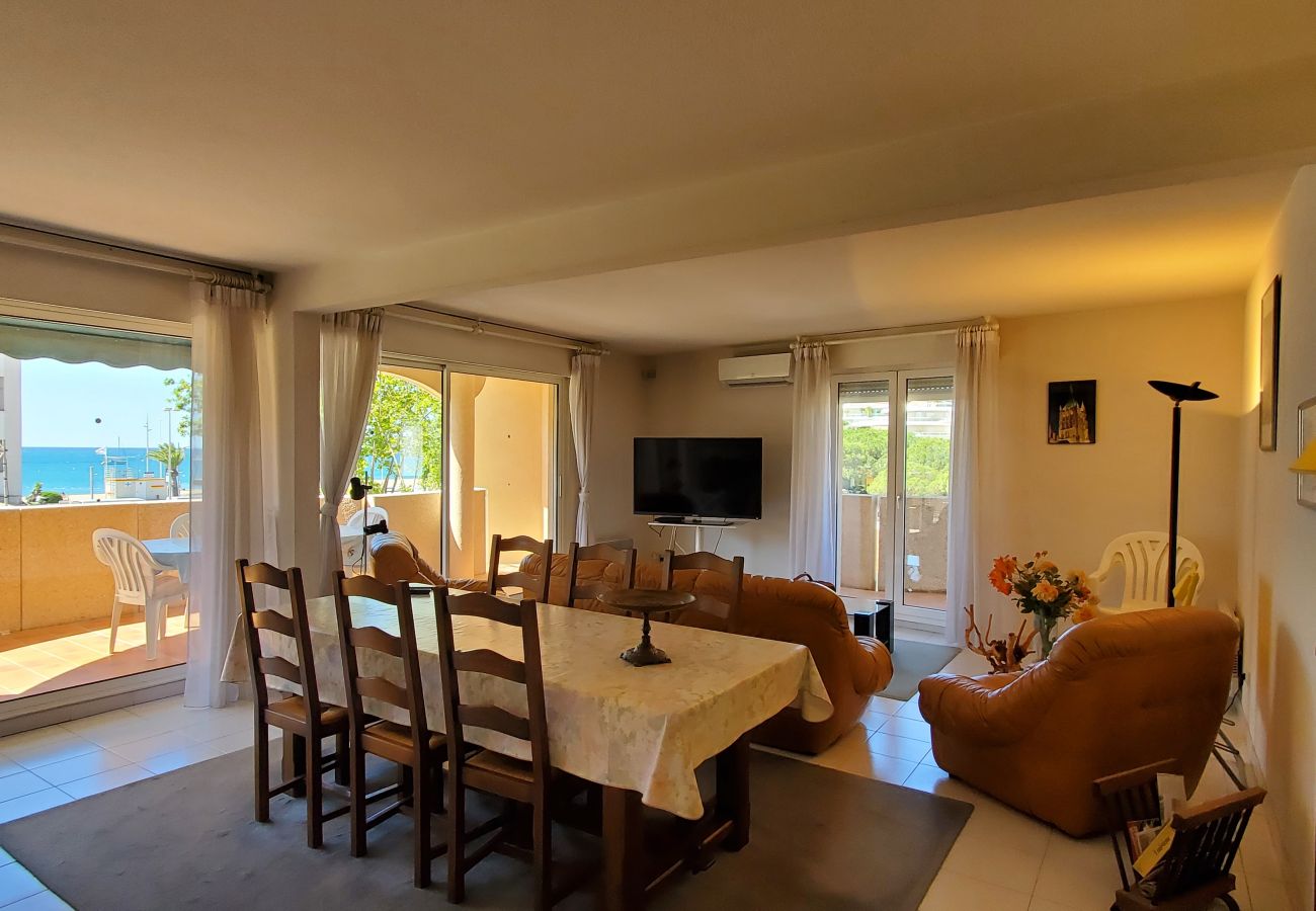 Appartement à Fréjus - Fréjus-Plage, 110m2, 3 chambres, 6 personnes, face mer, clim et garage double