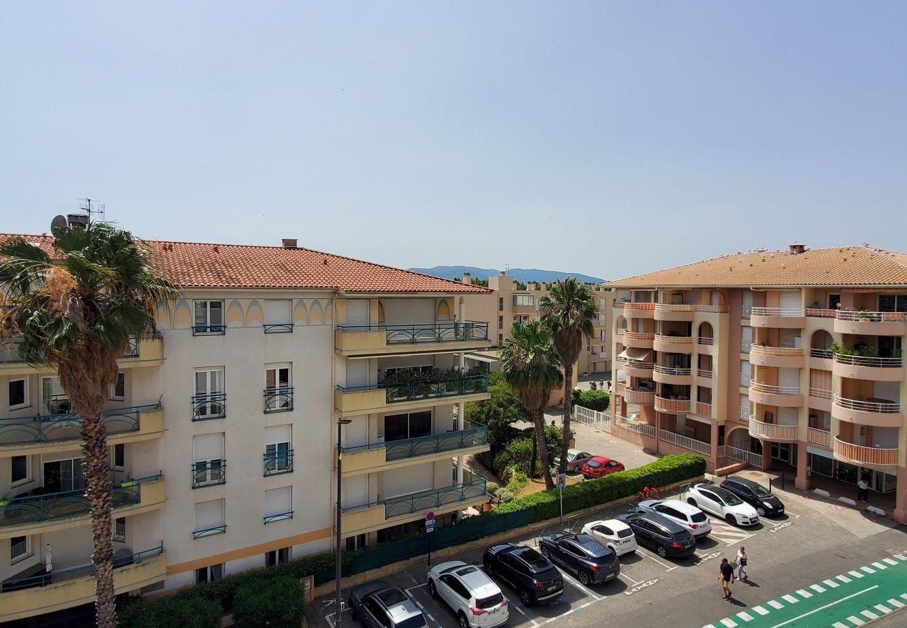 Appartement à Fréjus - Port-Fréjus, Le Cesarée, 100m des plages, T2, 30m2, 4 personnes, clim, piscine, parking privé