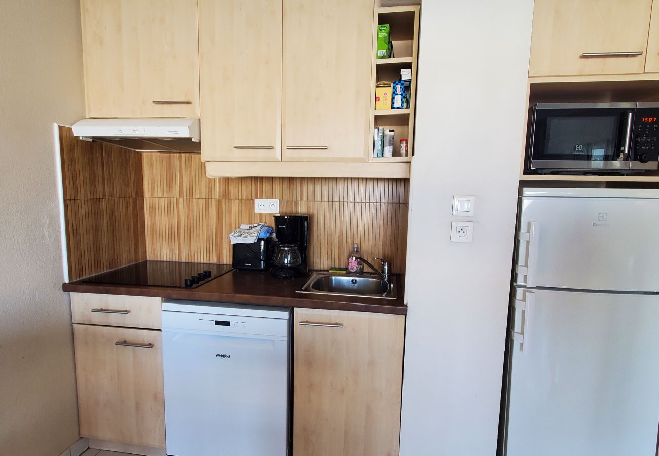 Appartement à Fréjus - CAP HERMES, Superbe vue port, 2/3 pièces, capacité 5/6 personnes, climatise, parking privatif, piscine et accès plages