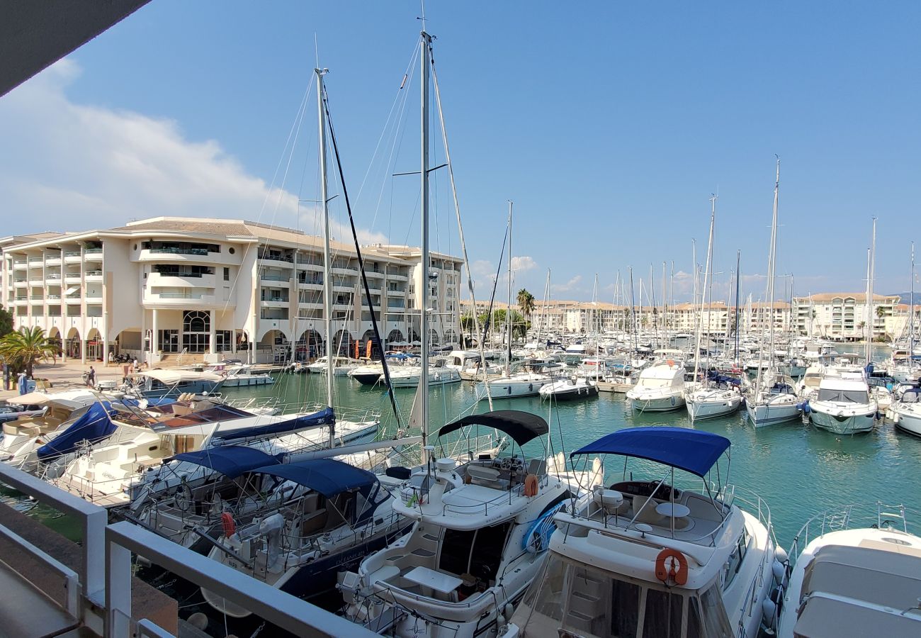 Appartement à Fréjus - CAP HERMES, Superbe vue port, 2/3 pièces, capacité 5/6 personnes, climatise, parking privatif, piscine et accès plages