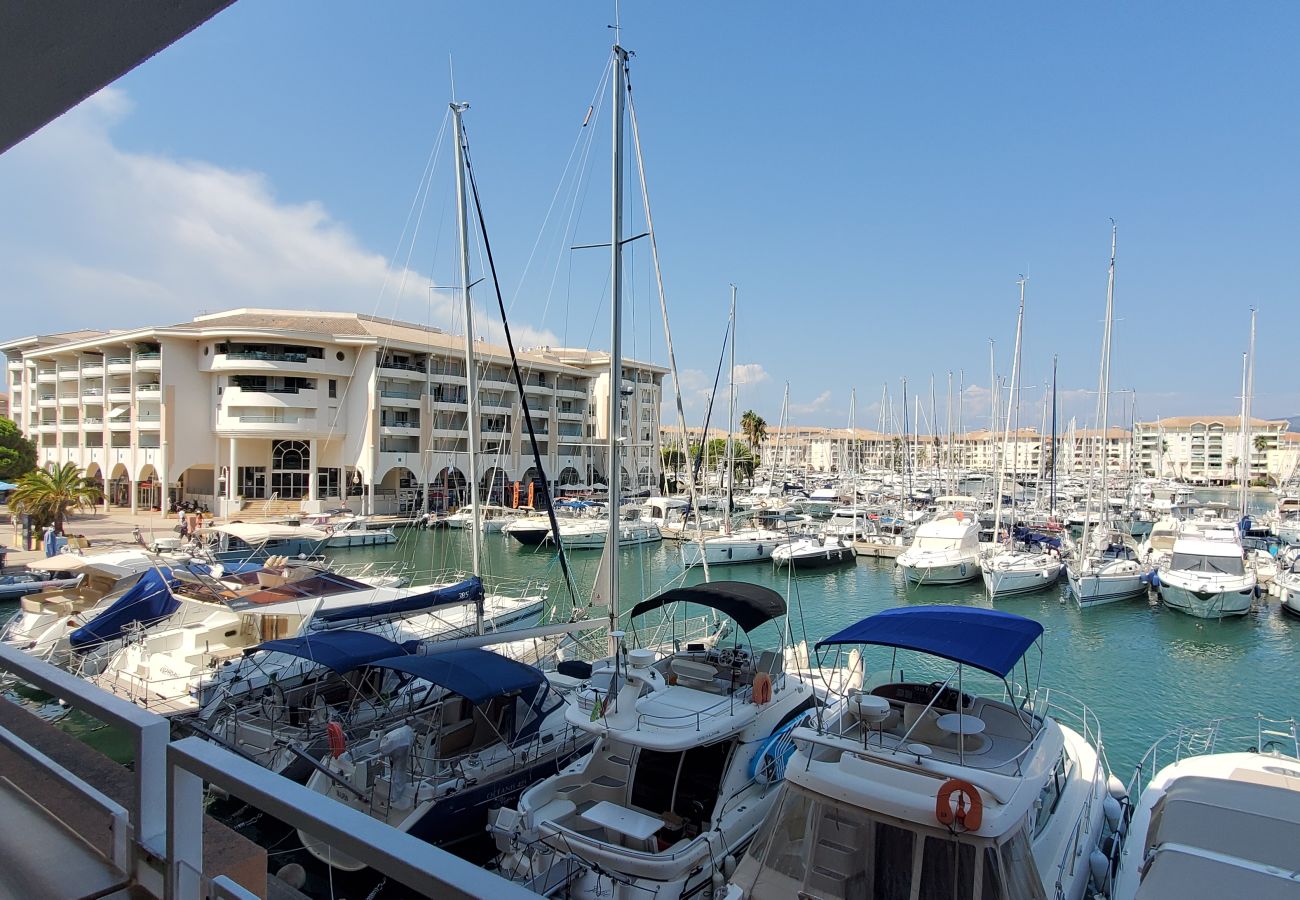 Appartement à Fréjus - CAP HERMES, Superbe vue port, 2/3 pièces, capacité 5/6 personnes, climatise, parking privatif, piscine et accès plages