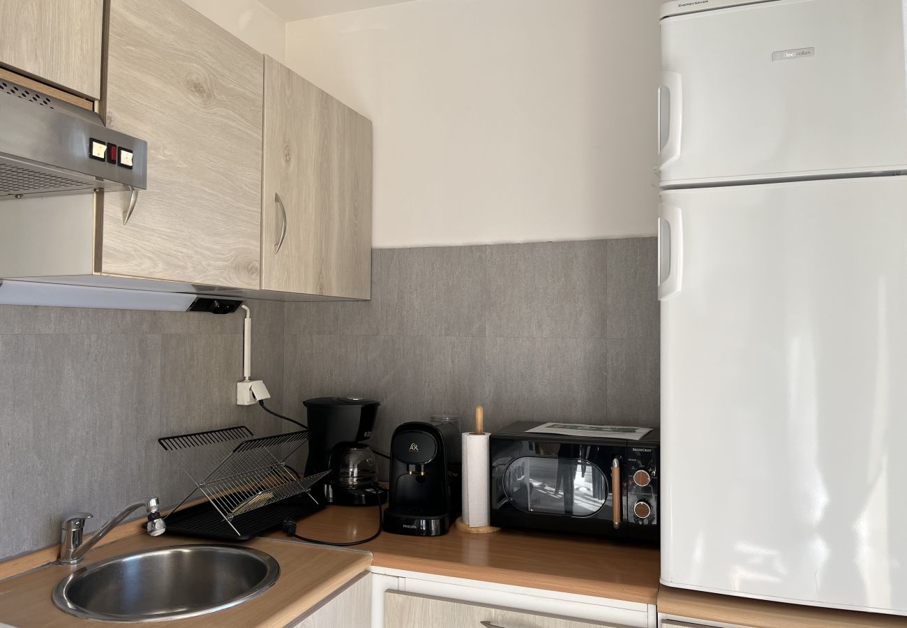 Studio à Fréjus - Fréjus Plage, studio 30m2, 4 personnes, climatisé, wifi haut débit, parking privatif, balcon