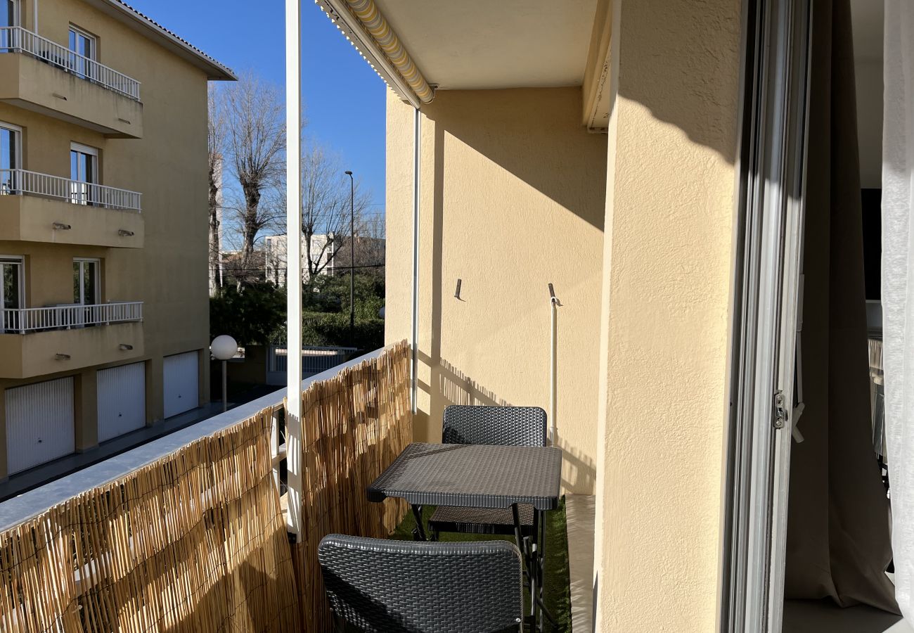 Studio à Fréjus - Fréjus Plage, studio 30m2, 4 personnes, climatisé, wifi haut débit, parking privatif, balcon