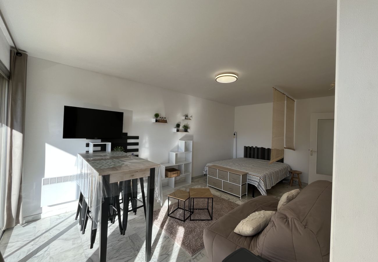 Studio à Fréjus - Fréjus Plage, studio 30m2, 4 personnes, climatisé, wifi haut débit, parking privatif, balcon